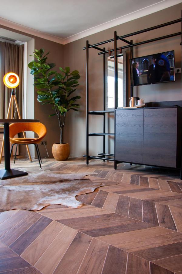 Prado Next Door Hotel 2*